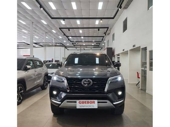 TOYOTA HILUX SW4 2.8 D-4D TURBO DIESEL SRX 4X4 AUTOMÁTICO TOYOTA HILUX SW4 2.8 D-4D TURBO DIESEL SRX 4X4 AUTOMÁTICO